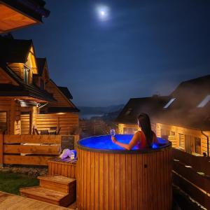 LK Osada Falsztyn domki z prywatną balią nieopodal jeziora Czorsztyńskiego i trasy Velo Czorsztyn