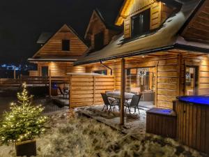 LK Osada Falsztyn domki z prywatną balią nieopodal jeziora Czorsztyńskiego i trasy Velo Czorsztyn