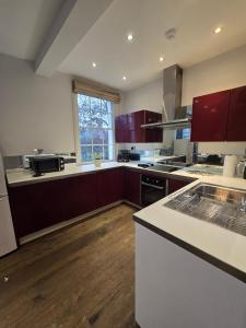 Apartment - Sleeps 6 & Near Station