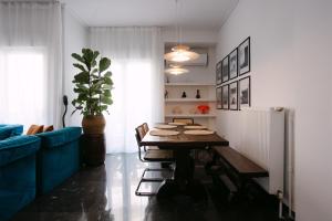 Unique 2BD 2BA Design Apt with airconditioning near Acropolis