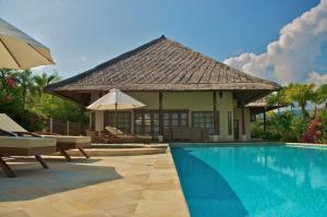 Beachfront Villa Nirwana with Private Jacuzzi