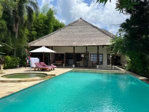 Beachfront Villa Nirwana with Private Jacuzzi