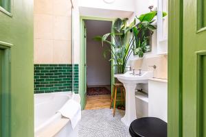 Stylish Garden Flat Near Hampstead Heath