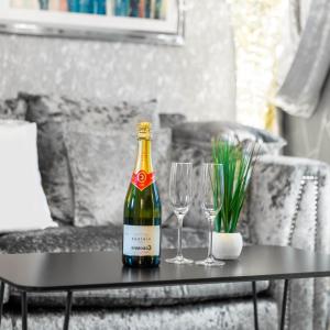 City Centre Apartment - Bedroom TV - Netflix 11K