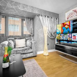 City Centre Apartment - Bedroom TV - Netflix 11K