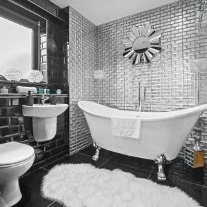 City Centre Apartment - Bedroom TV - Netflix 11K