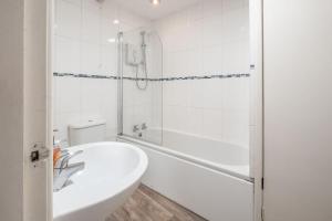 Central Stratford 2BR Retreat - Town Centre