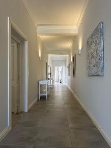 Valletta Minimal, Breezy, Coastal chic City Life