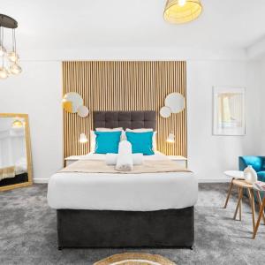 Two Bed Apartment - Sleep 4 - Private Parking - Wi-Fi 5BRW