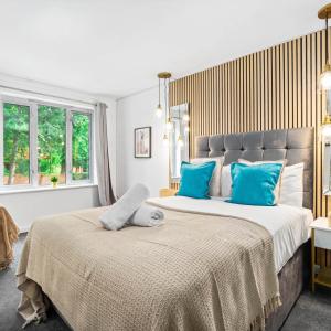 Two Bed Apartment - Sleep 4 - Private Parking - Wi-Fi 5BRW