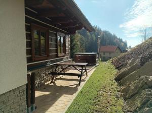 Dřevěnka pod strání