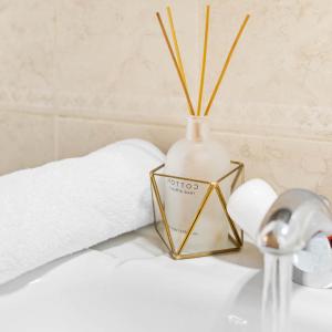 Two Bed Apartment - Sleep 4 - Private Parking - Wi-Fi 5BRW