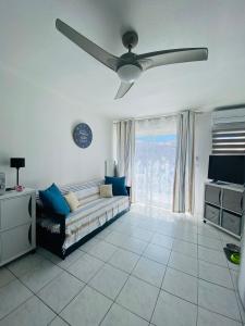 V0742 - T2 climatisé front de mer avec terrasse et une place parking