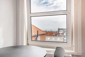 Sea View Penthouse - Walkable to Beach & Town