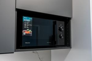 Stacja Jeżyce Lavish Apartment by BookingHost