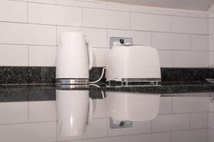 Central 1BDR Apartment By Torr Property Group Short Lets & Serviced Accommodation With Free WiFi Stratford Upon Avon