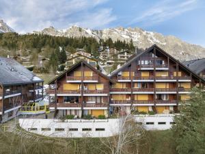 Apartment Eaux-Vives 202 by Interhome