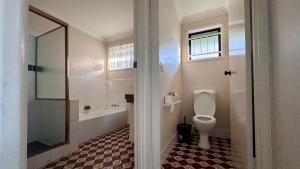 Walk to Market Square and Garden City! MacGregor