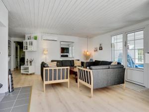 Holiday Home Taralyn - 1-3km from the sea by Interhome