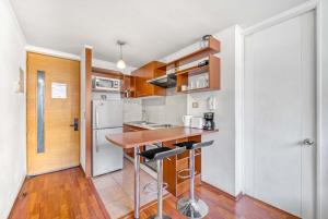 Central Suite 1D - 3 people with Desk