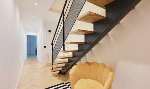 Elegant 3-Bedroom Apartment for up to 8 Guests, Ternes, Paris