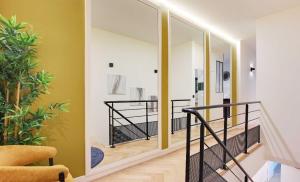 Elegant 3-Bedroom Apartment for up to 8 Guests, Ternes, Paris