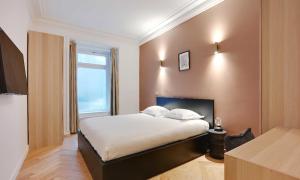 Elegant 3-Bedroom Apartment for up to 8 Guests, Ternes, Paris