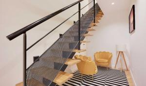 Elegant 3-Bedroom Apartment for up to 8 Guests, Ternes, Paris