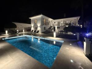 Villa with private pool & outdoor kitchen