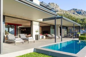 Architectural Forest Villa w Pool & Mountain Views