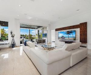 Comfortable Three Bedroom Riverside Home with Outdoor Living