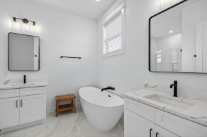 43 Seacroft - Luxury Home in 30A — Sleeps 46, Perfect for Large Groups & Beach Getaways