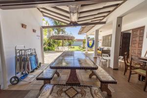 Casa com Piscina e Churrasqueira no Jardim Indaia