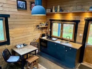 Landelijk gelegen houten huisje