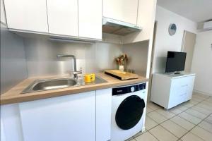 Bright apartment with terrace and sea view