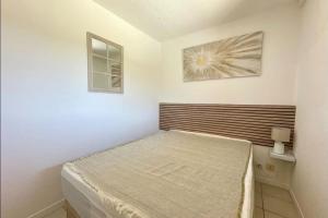 Bright apartment with terrace and sea view