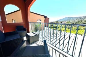 Bright apartment with terrace and sea view