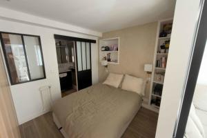 Apartment with terrace near the Champs-Élysées