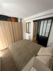 Apartment with terrace near the Champs-Élysées