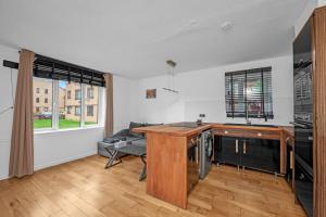 Cozy 1-Bed Flat in Croydon Sleeps 4 - Free Parking
