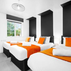 Two Bed House - Garden - Parking - Fast Wi-Fi 55HE