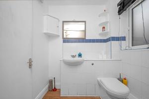 Cozy 1-Bed Flat in Croydon Sleeps 4 - Free Parking
