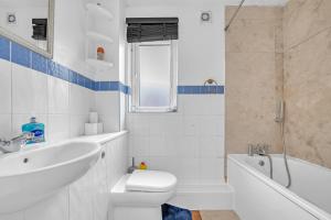 Cozy 1-Bed Flat in Croydon Sleeps 4 - Free Parking