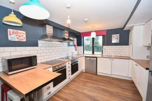 Modern 5 Bedroom Budget Apartment in Headingley