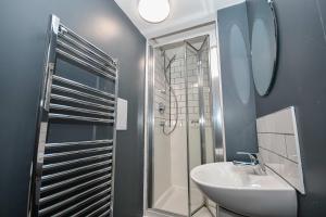 Modern 5 Bedroom Budget Apartment in Headingley