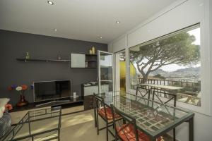 Piso reformado en Tossa con terraza y AA