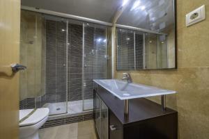 Piso reformado en Tossa con terraza y AA