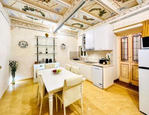 Luxury Apartment in Heart of Rome, Perfect for Families and Couples