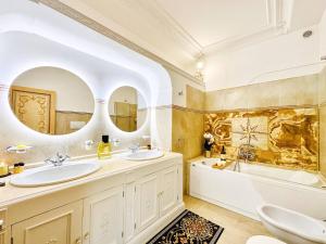 Luxury Apartment in Heart of Rome, Perfect for Families and Couples