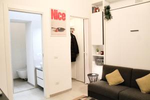 Cozy home among the liveliest street of Isola